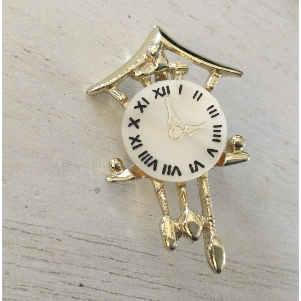 Stunning Vintage Estate Goldtone Cuckoo Clock Brooch MOP Clock Face